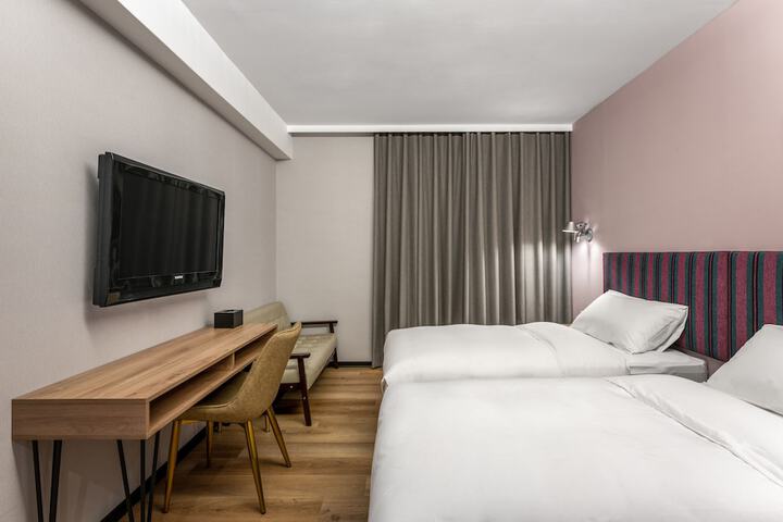Room 5 of 26