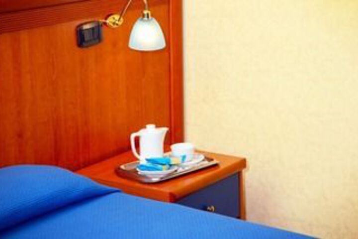 Room 10 of 25