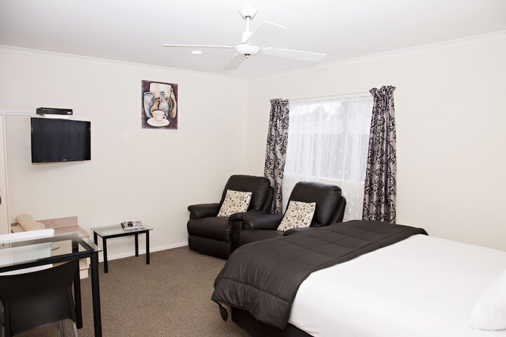 Room 4 of 61