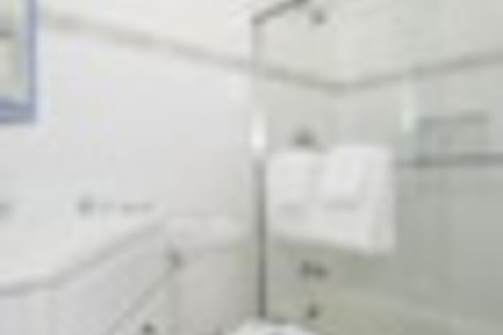 Room 323 of 384
