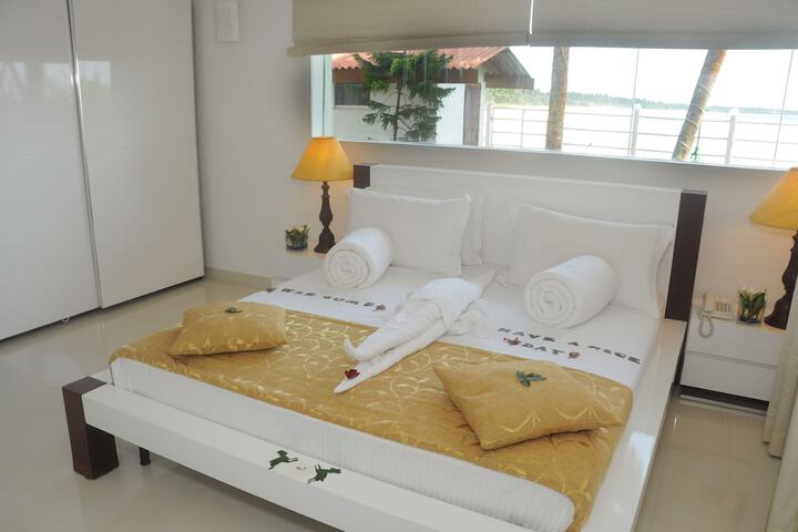 Room 16 of 74