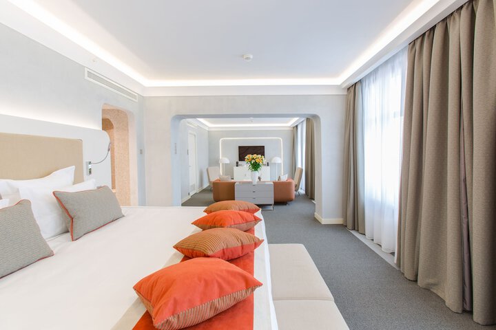 Room 8 of 42