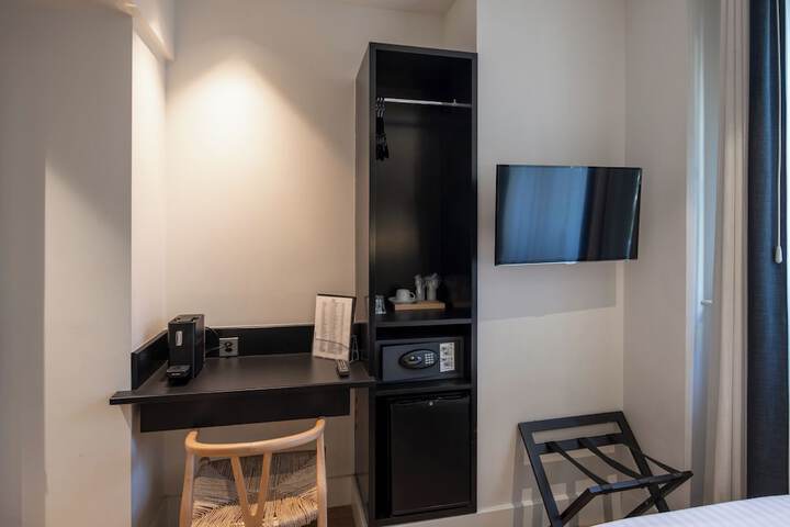Room 34 of 47