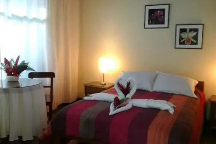 Room 5 of 10