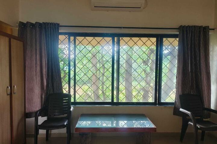 Room 7 of 13