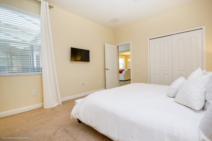 Room 11 of 50
