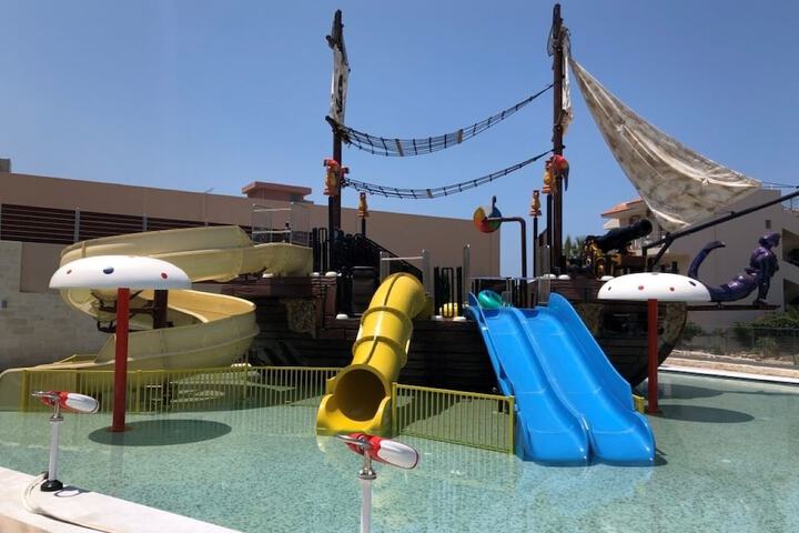 Hotel Pool