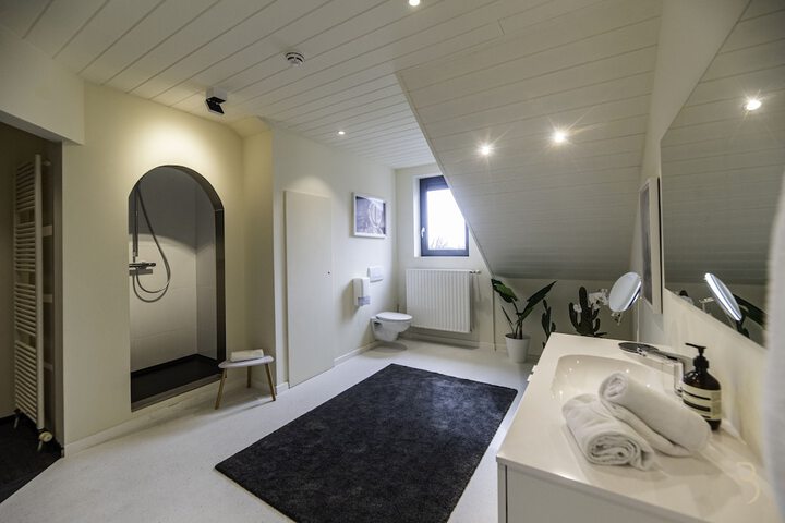 Room 16 of 24