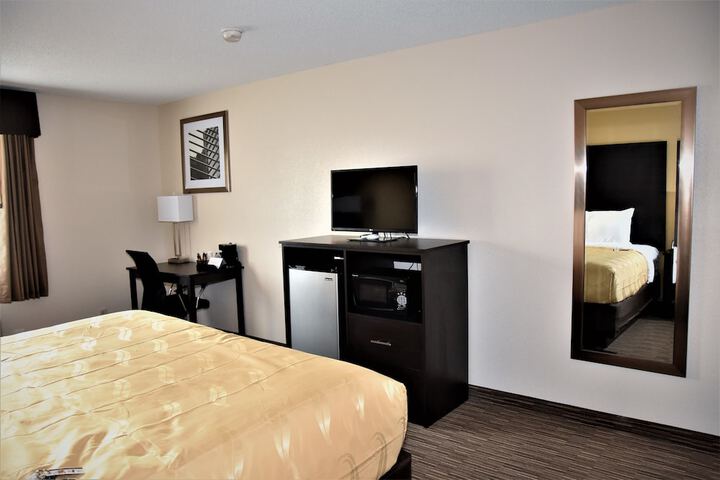 Standard | King Bed (1 of 10)