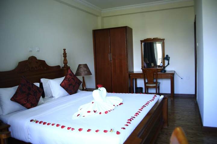 Room 14 of 18