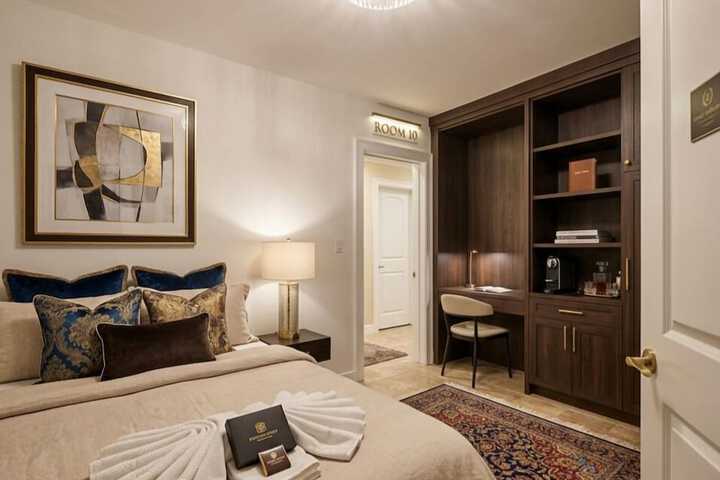Room 38 of 131