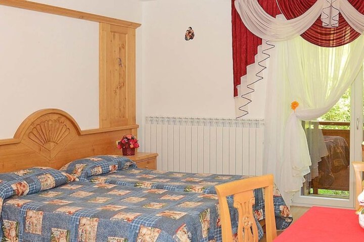 Room 6 of 51
