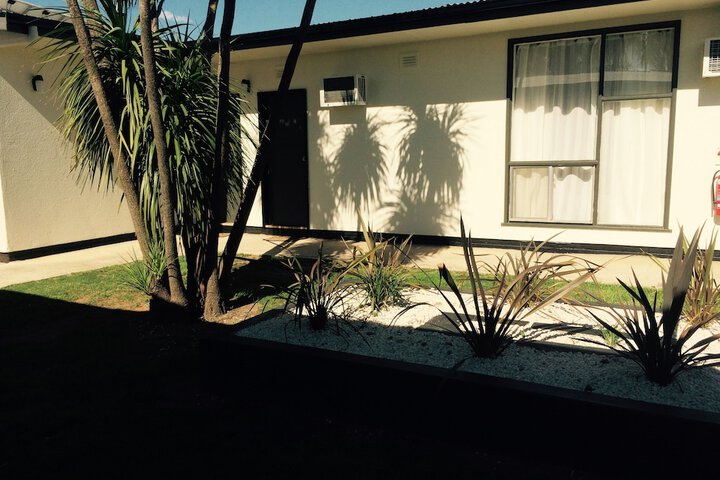 Hotel Exterior 65 of 67