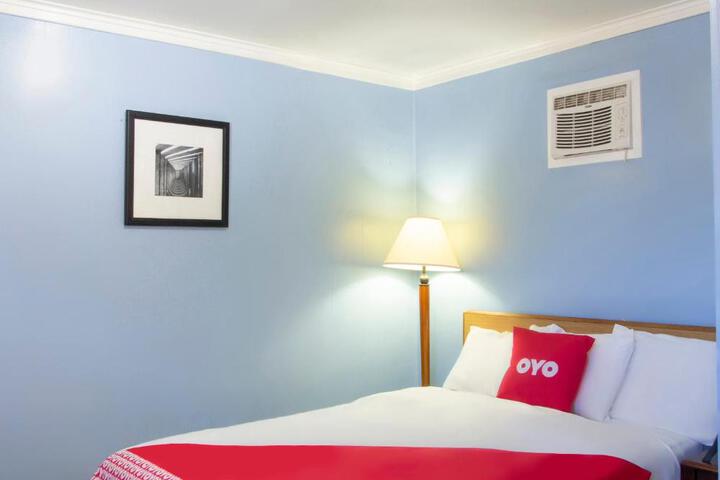 1 King Bed (6 of 9)