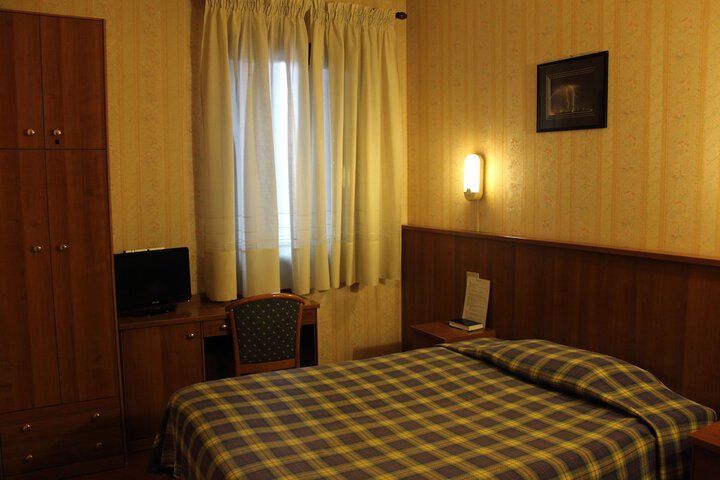 Room 3 of 32