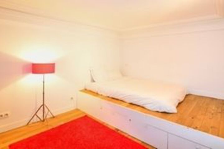 Room 6 of 15