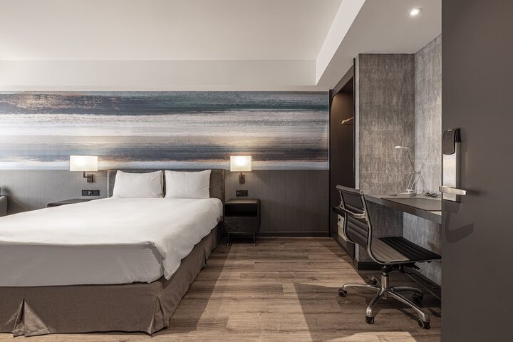 Room 17 of 35