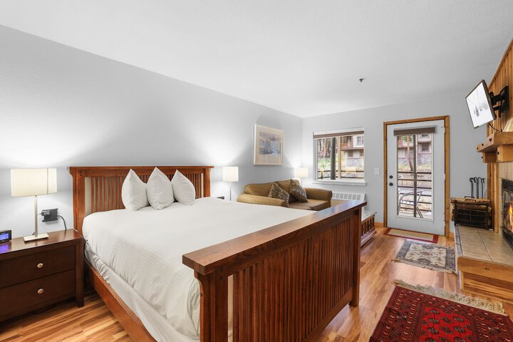 Room 53 of 190