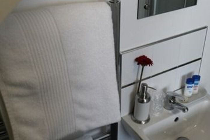 Room 2 of 17