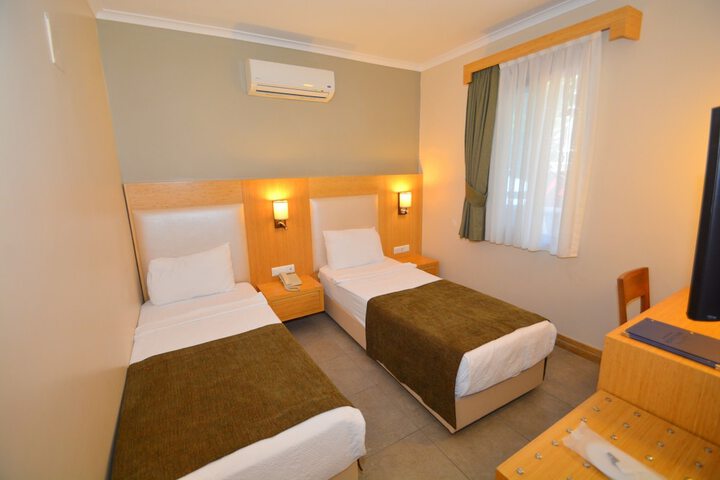 Room 25 of 106