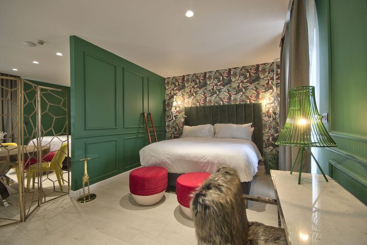 Room 4 of 93