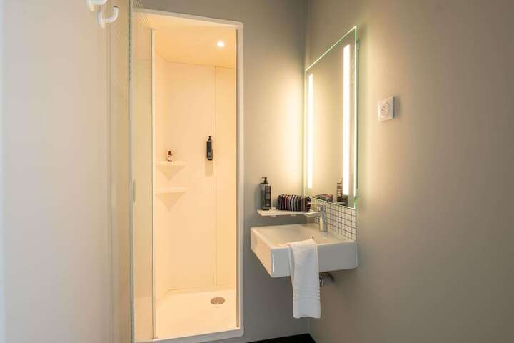 Room 8 of 37