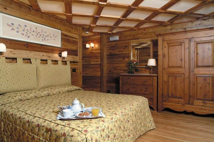 Room 3 of 61
