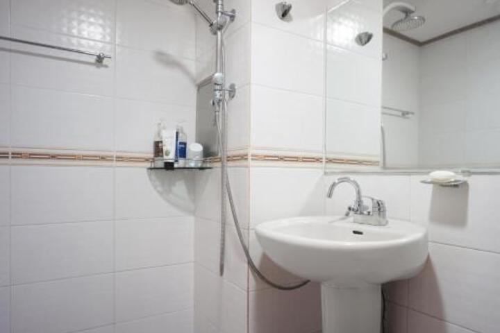Room 2 of 3