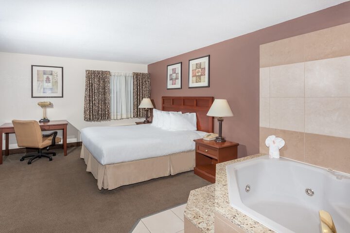 1 King Bed (11 of 17)