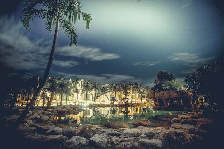 Hotel Pool