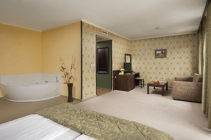 Room 8 of 46