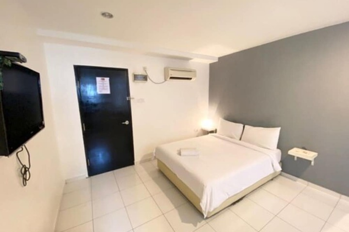 Room 25 of 27