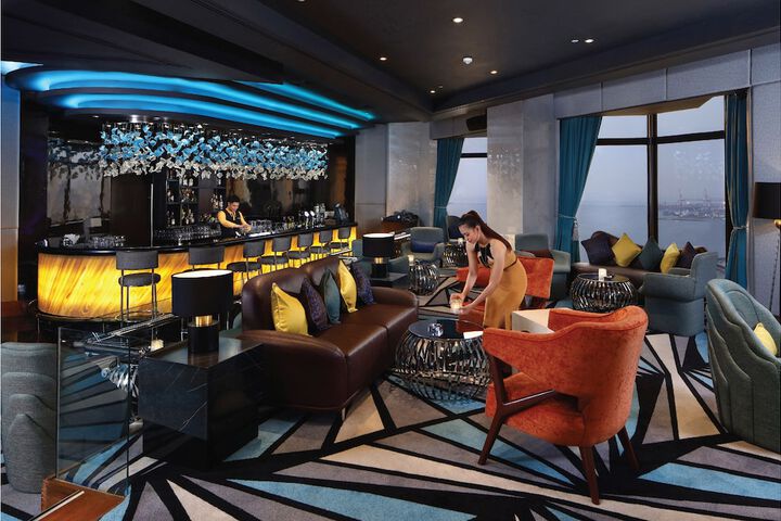 Lounge 52 of 60