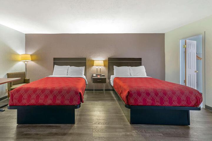 2 Double Beds (17 of 20)