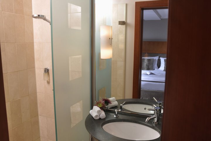 Room 25 of 38