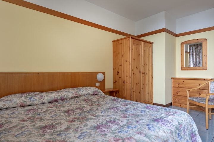Room 7 of 35
