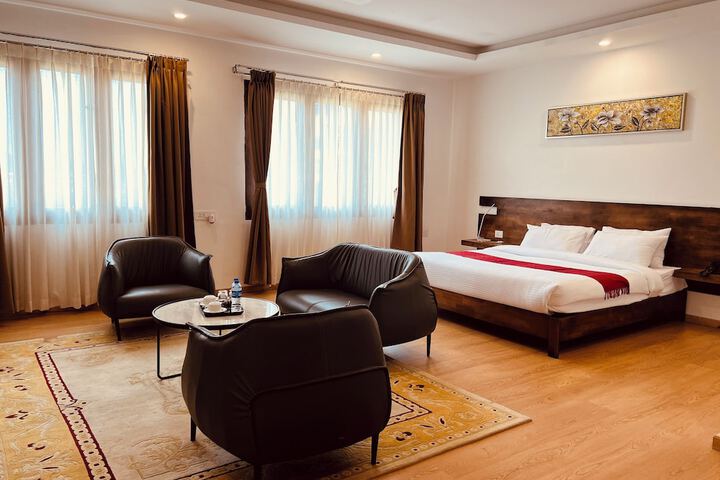 Room 17 of 33