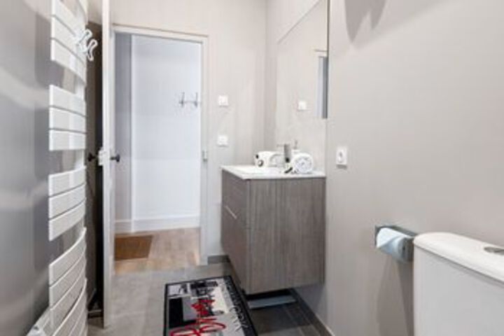 Room 2 of 11