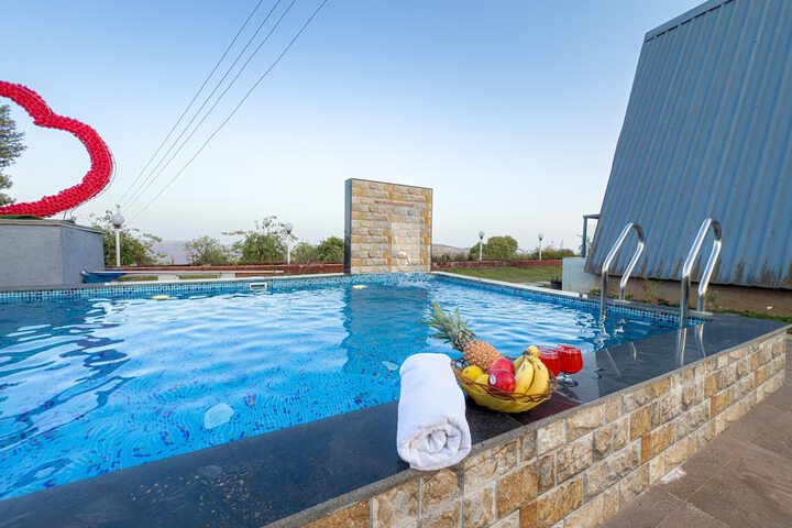 Pool 54 of 62