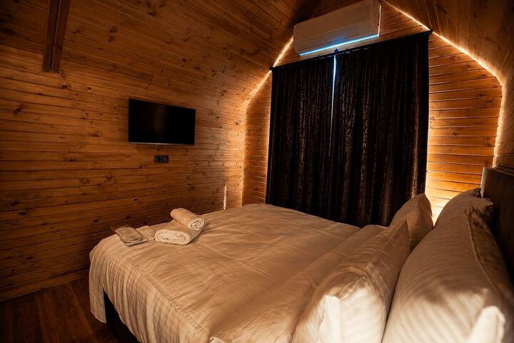 Room 6 of 17