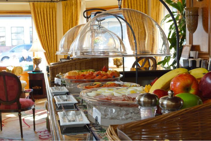 Breakfast area