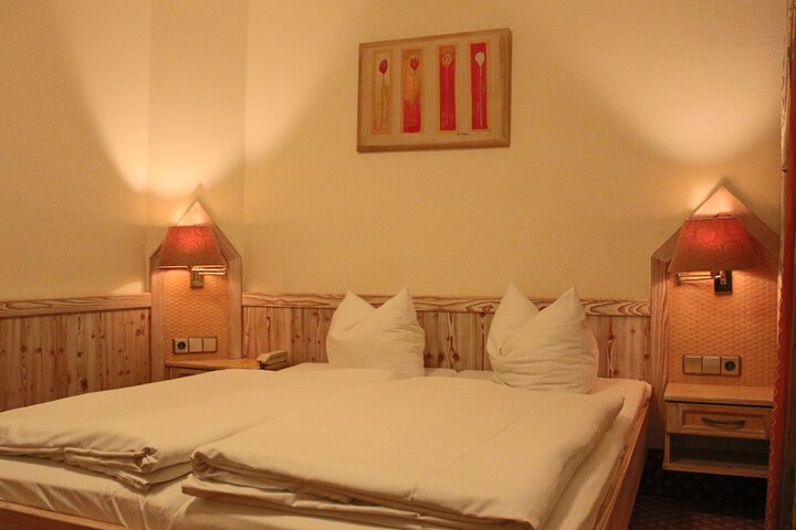 Room 28 of 40