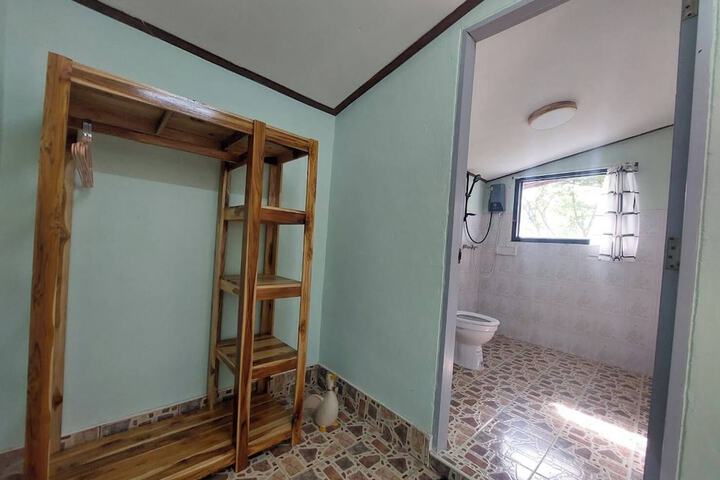 Room 33 of 148