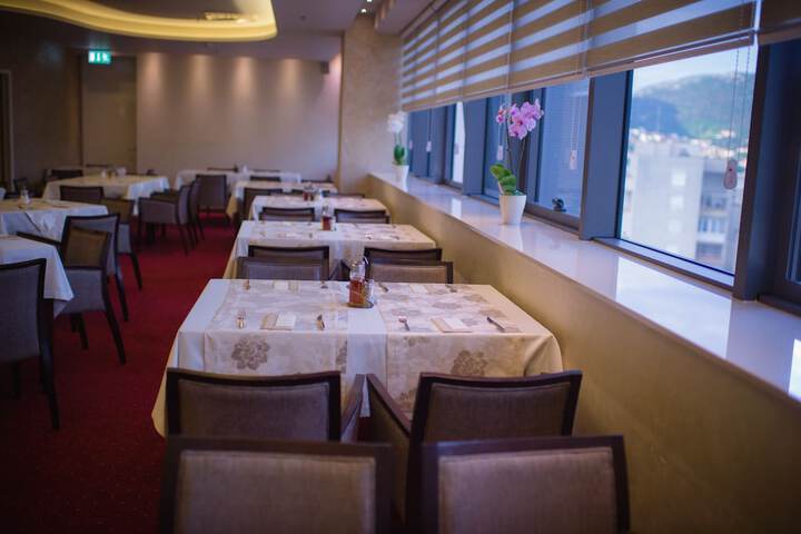 Dining 113 of 146