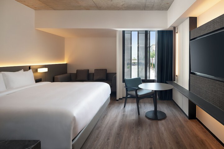 Room 6 of 49