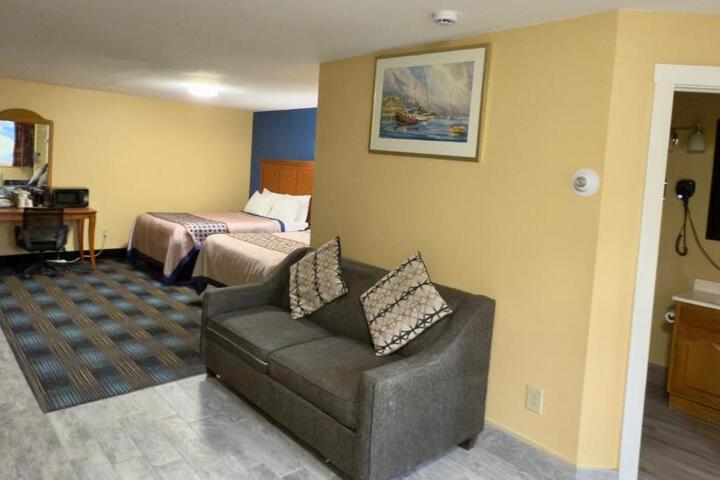 Quadruple Deluxe Queen Bed (10 of 28)
