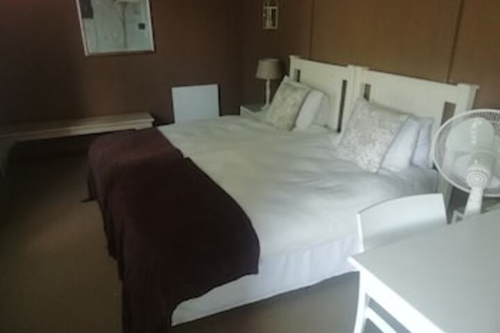 Room 10 of 75