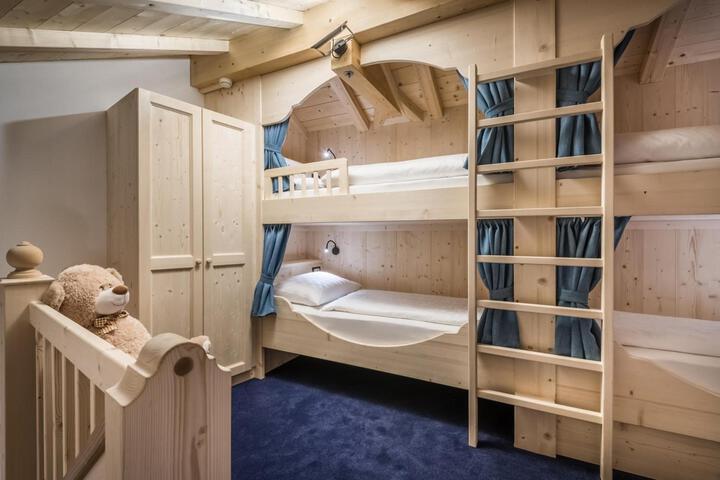 Room 7 of 83