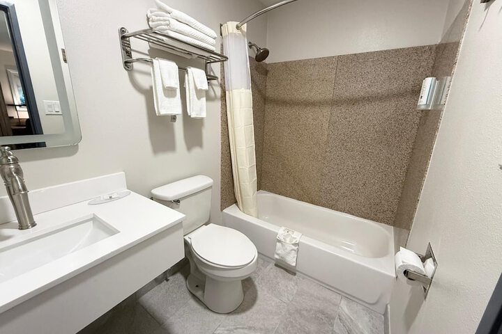 Room 27 of 38