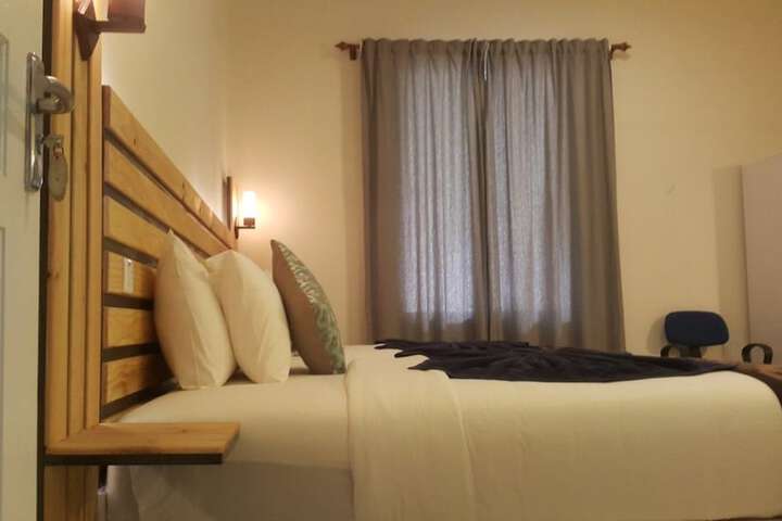 Room 4 of 10